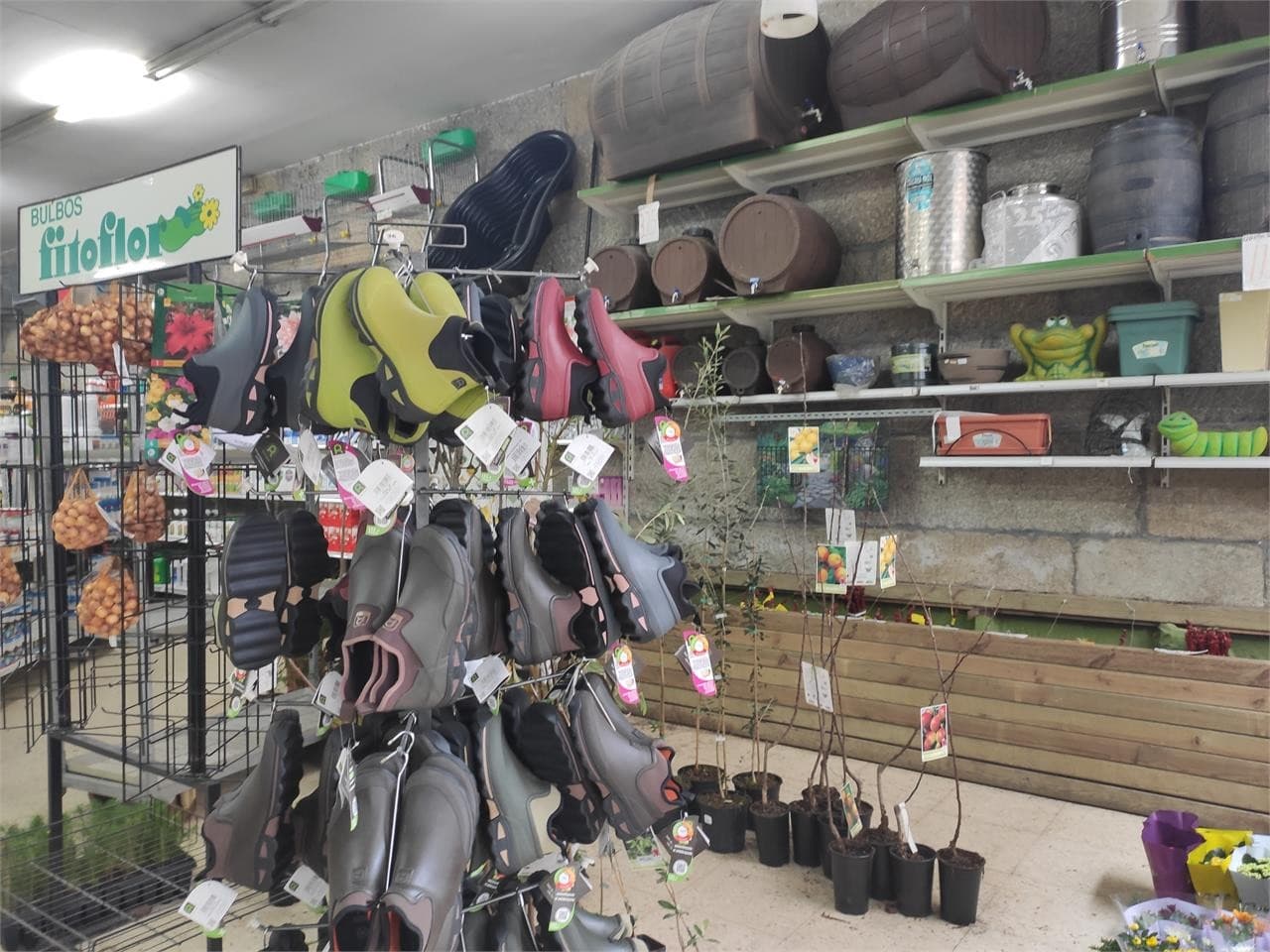 Marcas de material agrícola en Almacenes A. Rivera, Ourense