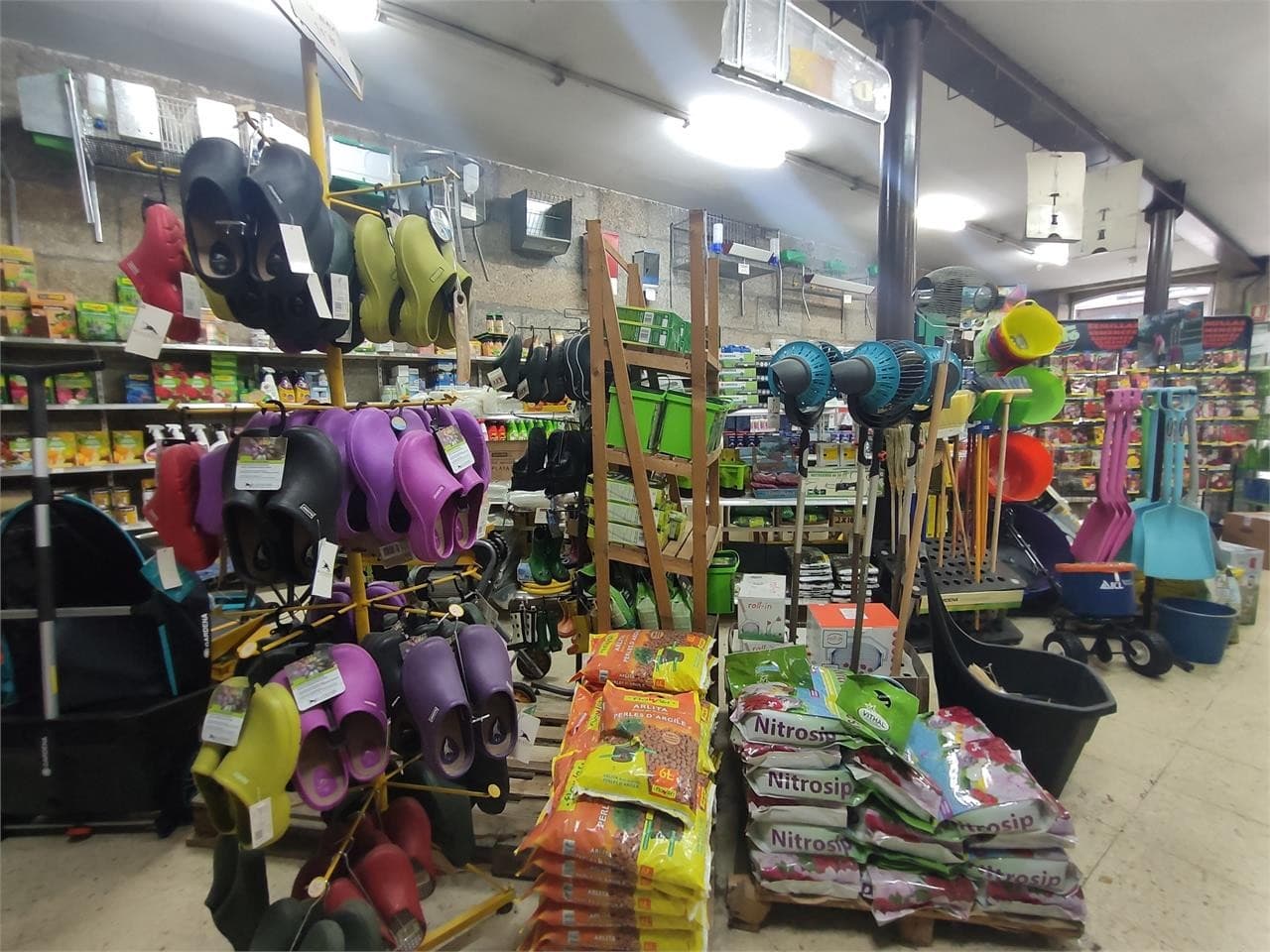 Productos agrícolas en Almacenes A. Rivera, Ourense