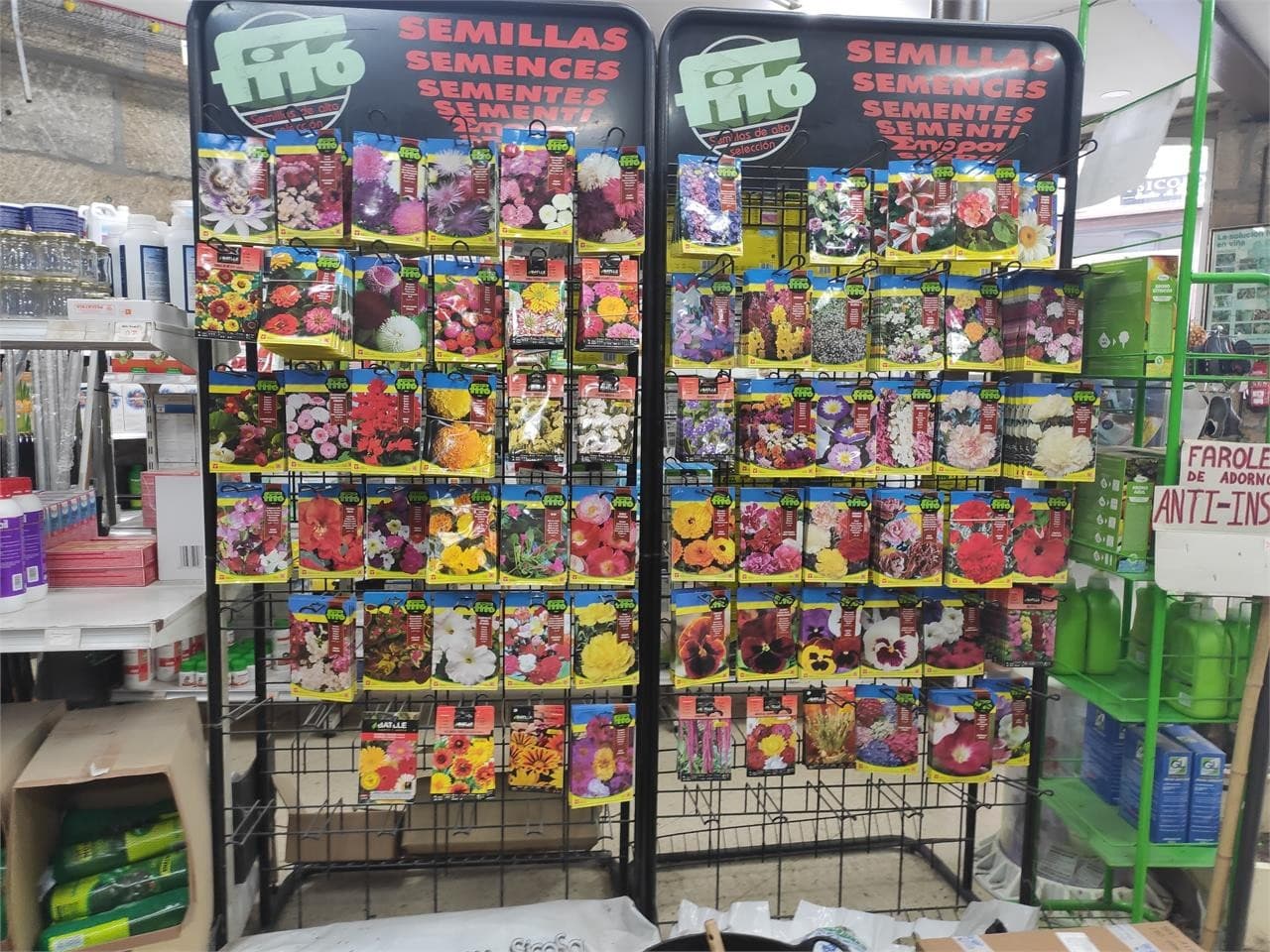 Macetas y semilleros en Almacenes A. Rivera, Ourense